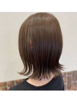 ルーブ(Roove) ツヤ感ブラウン×外ハネボブ