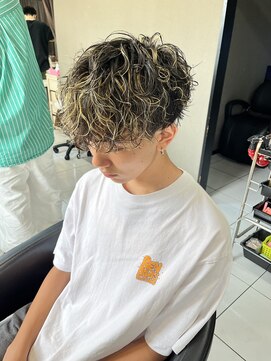 アイズ 海老名(AIZU) スパイラルパーマ 金メッシュ ブリーチパーマ 海老名メンズ