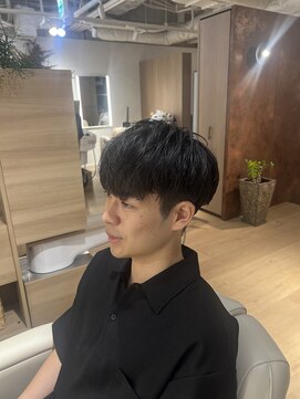 ウノプリールヴァモス(unopulir Vamos) 前下がりマッシュ黒髪メンズ刈り上げツーブロック