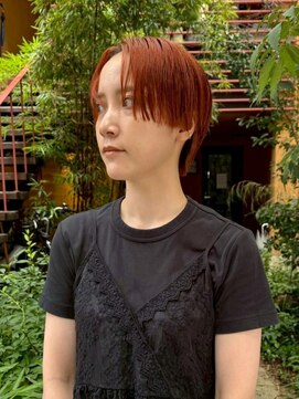 シーン(SCENE) ハンサムショート ブリーチ 顔周りカット テラコッタ 前髪無し