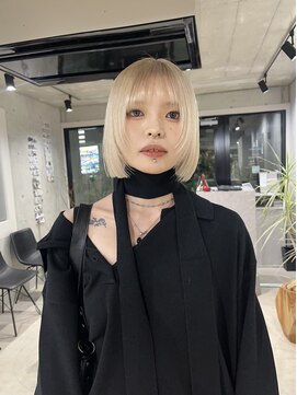 イー(Ii) ブロンドボブ/顔まわりレイヤー