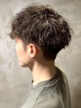 ディスイズバーバーサード(THIS IS BARBER 3rd) 刈り上げ ツーブロック 波巻きパーマ ツイストスパイラル 20代