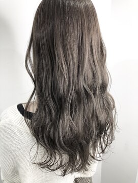 ネイヴィル(navile) グレージュカラー×波巻きウェーブ