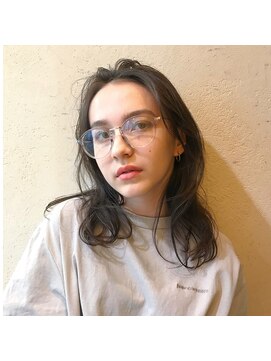 クーラ(Cura) 外国人風ナチュラルレイヤーミディアム