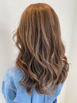 クイーン(QUEEN) ナチュラルなフルハイライト