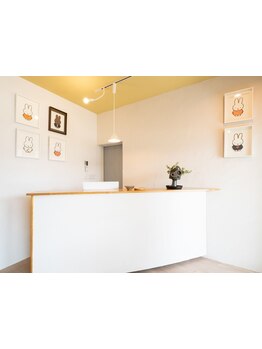 ゆったりとしたサロンタイムを過ごせます♪居心地が良くシンプルで落ち着いた空間で非日常を体験してみて☆