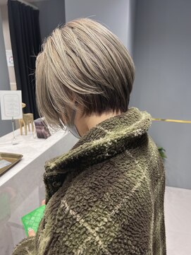 シカ 神戸三宮元町店(Cica) ハイトーン ショート ブリーチ ベージュ 三宮 元町