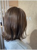 ミディアムボブ×ベージュ