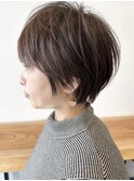 小顔シフォンベージュ美髪ショート