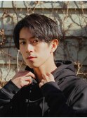 自然にかき上げた大人っぽい爽やかショートスタイル