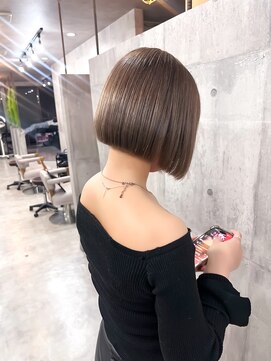 リティアンドビューティースタジオモッズシブヤ(LITTY&beauty studio M.O.D shibuya) 切りっぱなしボブ　ミルクティーグレージュ　韓国ヘア