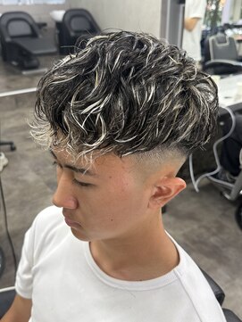 ニコ トウキョウ ロジック(nico TOKYO Logic) スペインカール/スキンフェード/フェードカット/メンズ