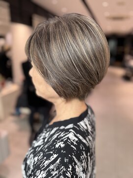 ステアケース 武蔵小杉店(stair:case) ローライトで立体感を出しながら作る脱白髪染めカラー