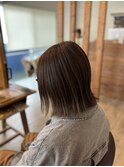 切りっぱなしボブ×オリーブカラー