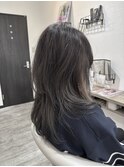 【チラ見せ可愛い】くびれミディ×グレージュのイヤリングカラー