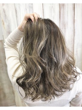 アンフィドットドゥルドゥ(AnFye.dueldo) 【AnFye.dueldo 】ゆるまきロング × グレイヤージュ