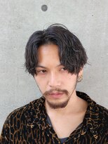 フィフス 原宿(fifth)&nbsp;ツイストスパイラルパーマコンマヘアセンターパート黒髪スーツ