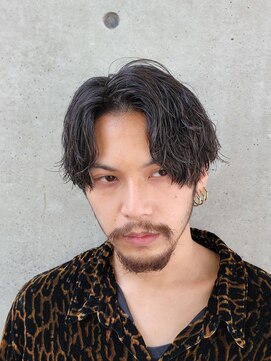 フィフス 原宿(fifth) ツイストスパイラルパーマコンマヘアセンターパート黒髪スーツ