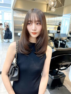 フィル 横浜(fil) 丸みレイヤー_大人ガーリーダークアッシュ似合わせカット