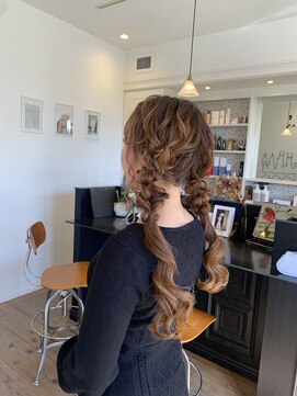 ポーズサロン(PAUSESALON) ゆるツインヘア