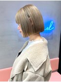 ぱつっとボブ×シルバーベージュ