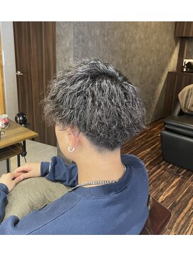 ヘアデザイン ファブロ(hair design FABRO.) 【担当:藤岡勇気】刈り上げマッシュ×ツイストスパイラルパーマ