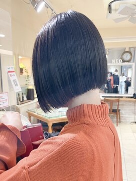 ヒビヲ(HIBIO) ベージュカラータッセルボブ大人ショートボブ顔まわりレイヤー