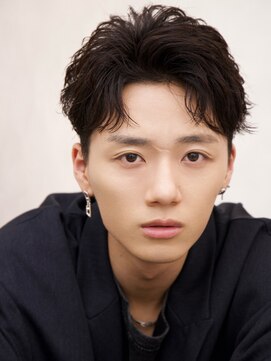 大人短めフェザーパーマ　フェザーショート