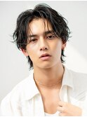 黒髪ツーブロックナチュラルセンターパートフェザーパーマ眉毛
