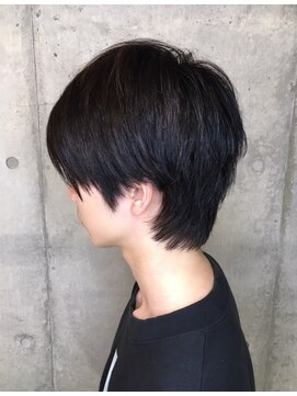 ゼンコー アオヤマ(ZENKO Aoyama) 横顔が素敵に決まる前下がりマッシュウルフ[表参道/青山]