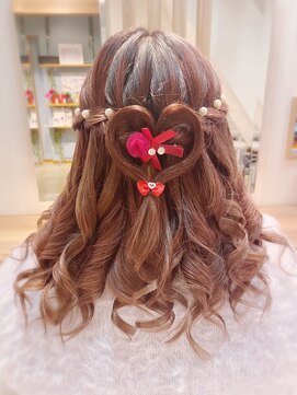ララルーモ スタジオ(LaLarOomo STUDIO) 【JR新宿東口3分西武新宿駅直結】ハートアレンジハーフアップ