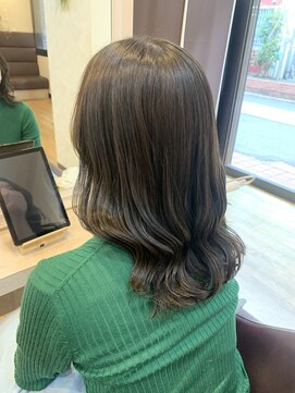 フラット 千葉(Flat.) オリーブグレー、外巻きスタイル【千葉】