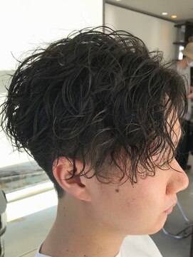 ラヴィズムバイフィフス(LUVISM by fifth) センターパートツイストスパイラルパーマ刈り上げメンズパーマ