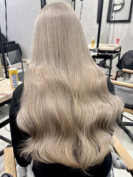 ロウル 渋谷(LOWRL) ホワイトミルクティー/ケアブリーチカラー