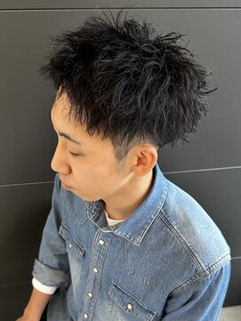 ヒュイル バイ ニアウ(Hwyl by Niau) メンズマッシュパーマニュアンスパーマスパイラルパーマ刈り上げ