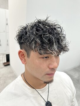 レイズアンダーバーホワイト(RAISE by _WHITE) メンズカット/メンズパーマ/メンズカラー/大分美容室