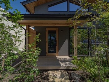 グーグー(goo goo)の写真/緑が溢れる落ち着いた空間でゆったり過ごせるプライベートサロン◎丁寧なカウンセリングで理想が叶う！