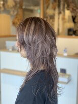 リム(LIM)&nbsp;【LIM 岐阜】ウルフカット/デザインカラー/グレージュ