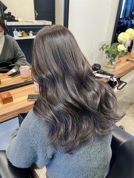 透明感グレージュレイヤーウェーブロング顔まわり 渋谷表参道