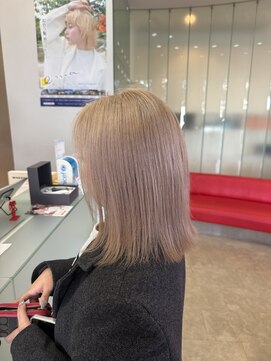 エマビビット 港店(EMA VIVID) ホワイトベージュ