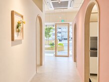カミユイ(KAMIYUI)の雰囲気（柔らかな色調の店内[金山/髪質改善/白髪ぼかし/個室/ショート]）