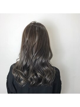 キャラ 池袋本店(CHARA) 透明感Maxのアッシュベージュ【キャラ池袋/Chara池袋/池袋東口】