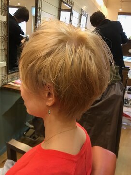 リップヘアデザイン ショート ペールベージュ