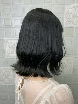 ヘンリエッタ 吉祥寺(Henrietta) ブルーブラック外はねボブ