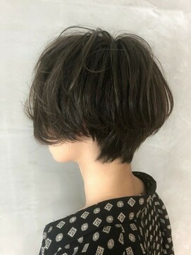 ギミック 自由が丘(gimmick) Aラインショートボブ【自由が丘髪質改善オージュアサロン】