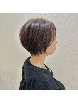 セム(sem) ショートボブ×白髪ぼかしハイライト