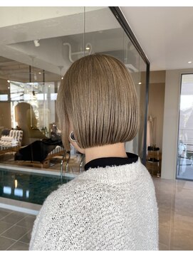 リーファ(reefur) 首がきれいに見える小顔シルエットベージュカラー