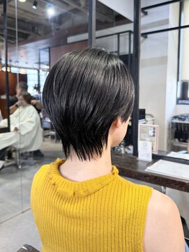 メイカ(MEIKA) 黒髪×ニュアンスショート