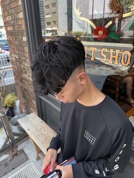 フォーコーナーズ(Four Corners) スペインカール/バーバー/フェード