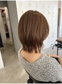 顔まわりのくびれレイヤーボブとアッシュベージュカラー